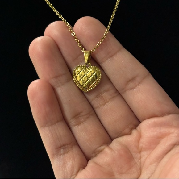 ✨2 for $30✨ Gold Plaid Puffy Heart Pendant Necklace 💛✨ (Checkered, Art Nouveau) - Picture 7 of 10